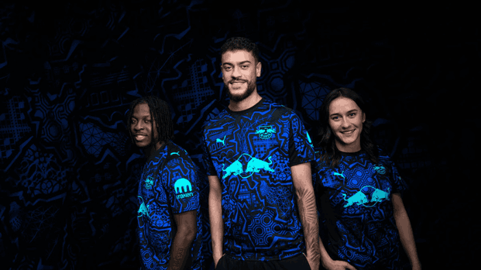 ఫుట్‌బాల్‌లో స్టైల్ స్టేట్‌మెంట్… ‘Glow in the Dark’ జెర్సీని ఆవిష్కరించిన RB Leipzig